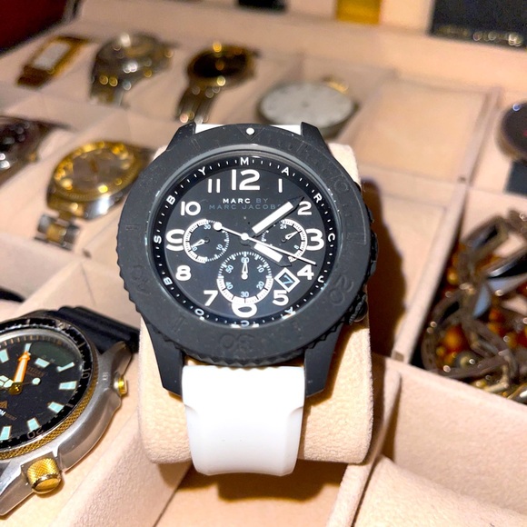 Marc Jacobs Chronograph MBM5525 MSRP $250 - Picture 2 of 2